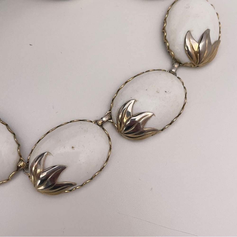 Vintage 50’s Mid Century Modern Fall Autumn Leaf Cottage Core Hook Back Necklace - Picture 5 of 8